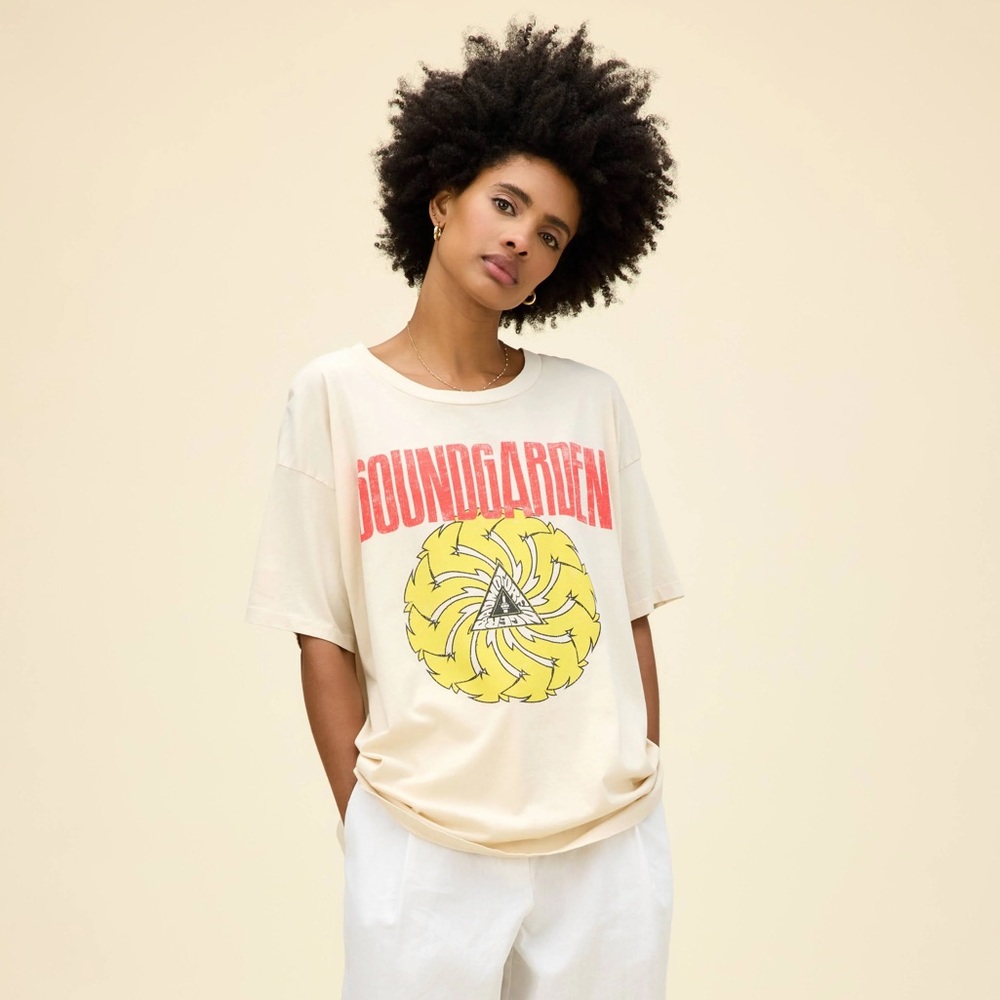 Daydreamer LA 🎶 SOUNDGARDEN BADMOTOFINGER MERCH TEE